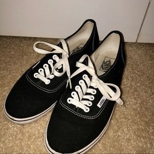 Vans Black and White size 7 men’s & 8.5 in womens